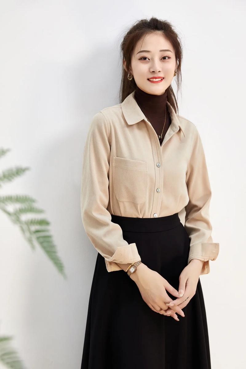 卡其色长袖衬衫怎么搭配外套好看