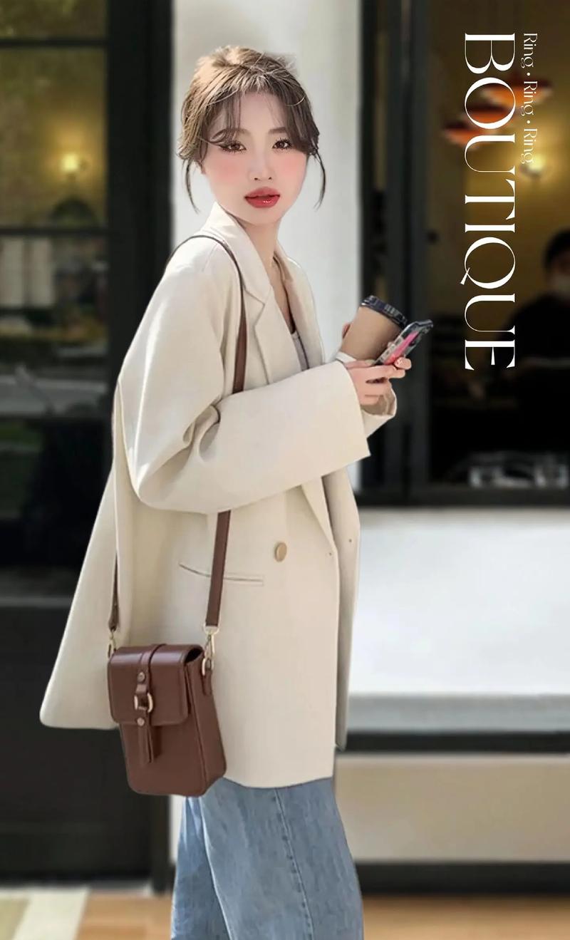 中长米色衫怎么搭配图片