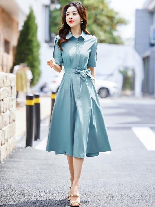 蓬蓬连衣裙子怎么搭配风衣