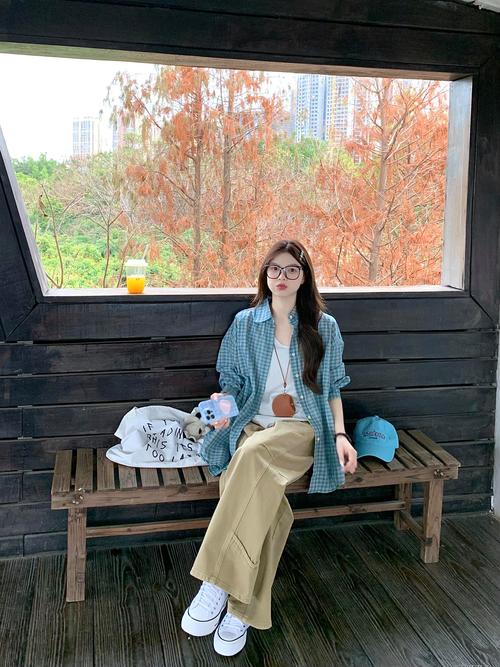 卡其色格子衬衣怎么搭配