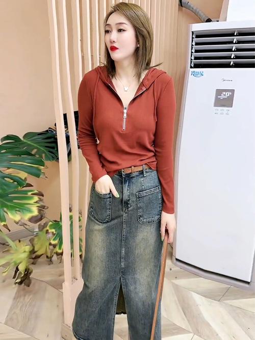 秋季牛仔半裙怎么搭配图片