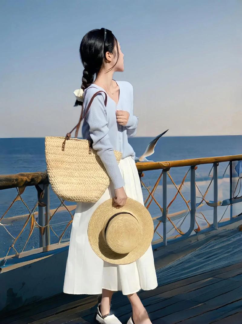 白裙怎么搭配上衣