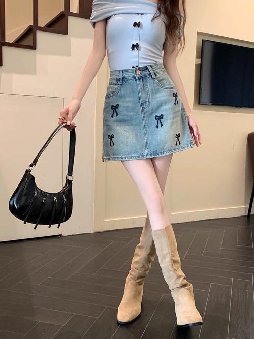 秋季牛仔半裙怎么搭配