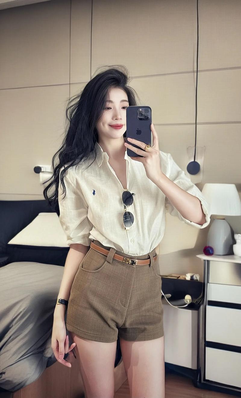 女卡其色衬衫怎么搭配