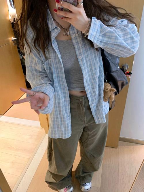 外穿衬衫怎么搭配女