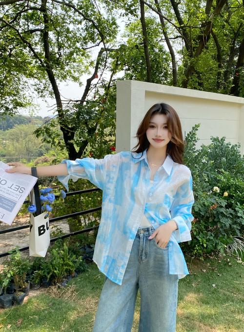 外穿衬衫怎么搭配女