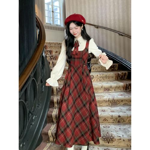 修身背带裙怎么搭配外套