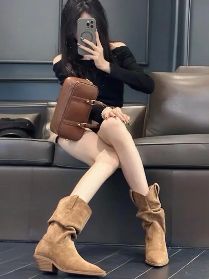 复古款的靴子怎么搭配衣服图片