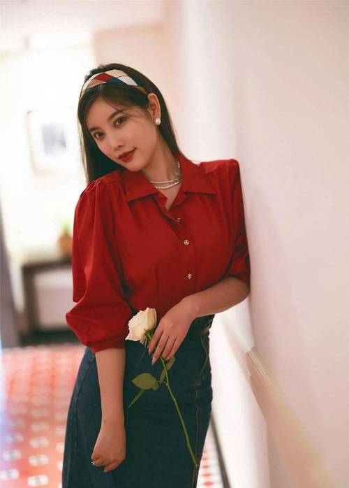 穿红衬衣怎么搭配