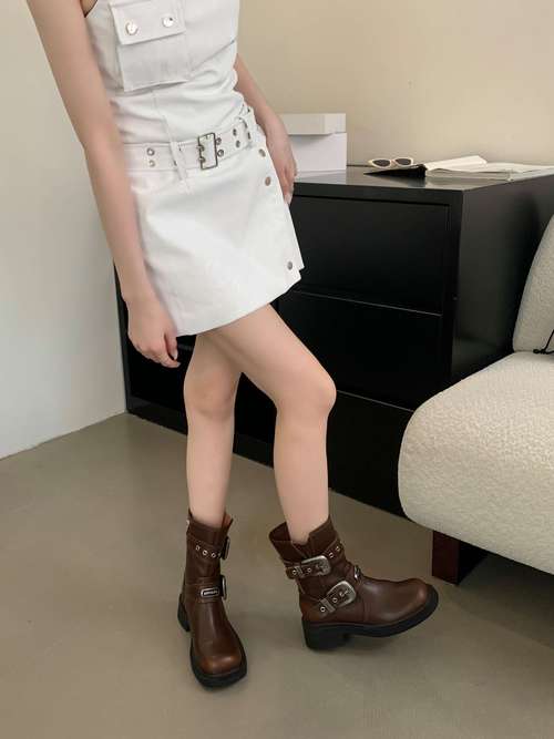 复古款的靴子怎么搭配