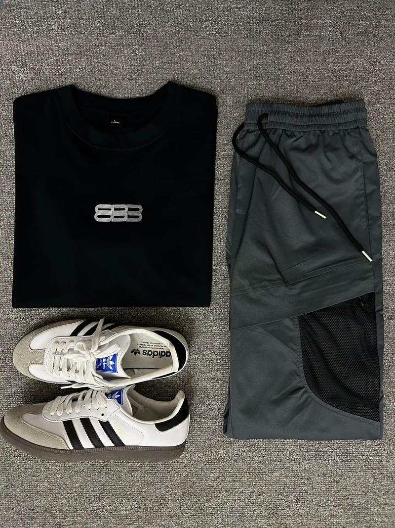 男生灰色短袖怎么搭配裤子