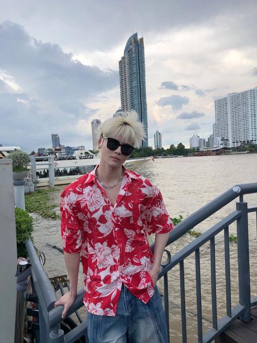 花衬衣怎么搭配好看图片欣赏