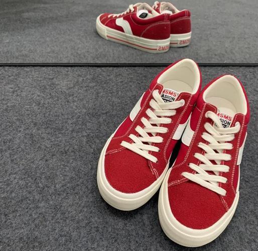 红色鞋配什么颜色裤子