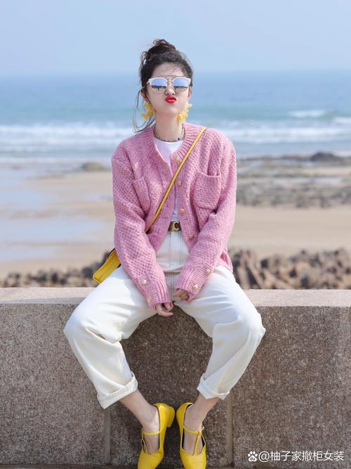 粉色中长款针织衫怎么搭配图片
