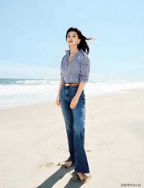 深灰蓝色衬衫下身怎么搭配