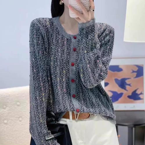 镂空毛衣里面穿什么