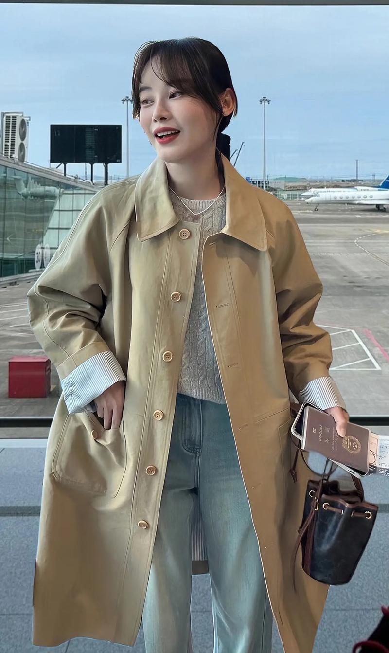 卡其色中长款风衣怎么搭配好看图片