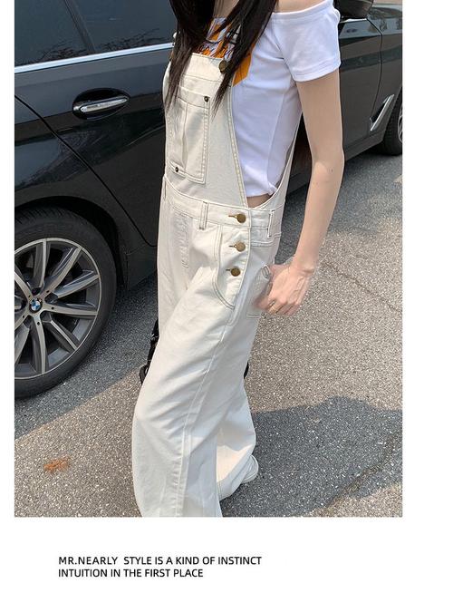 白色牛仔背带裤怎么搭配