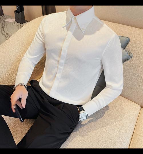 大领子休闲衬衣怎么搭配好看