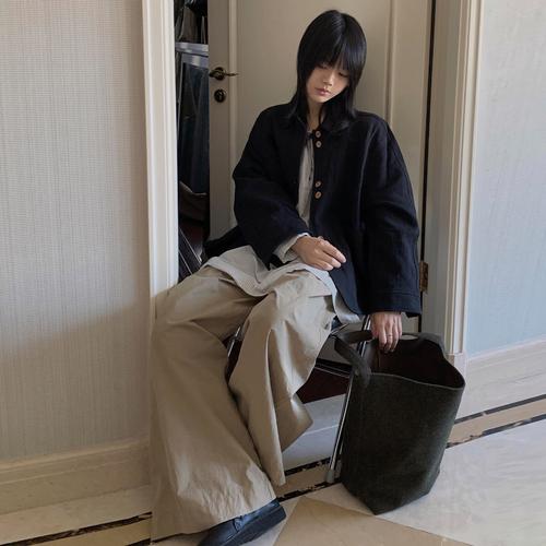 女式黑色短夹克怎么搭配