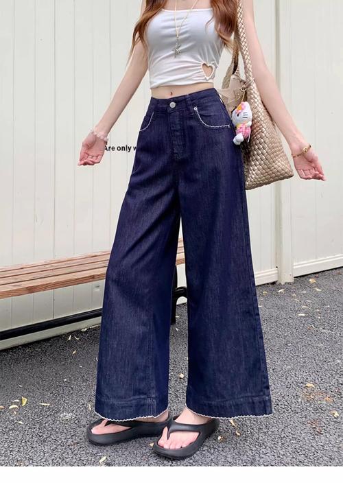 矮胖女生牛仔裤怎么搭配衣服好看吗