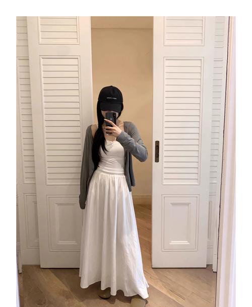 长款白色半身怎么搭配鞋子