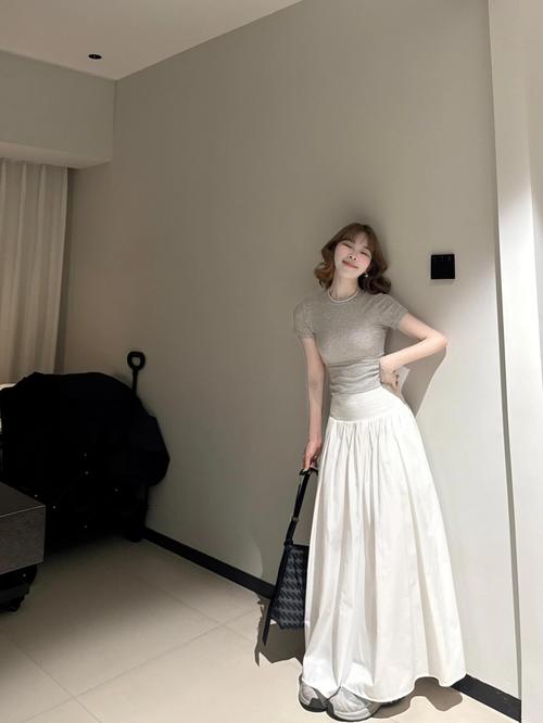 长款白色半身怎么搭配鞋子