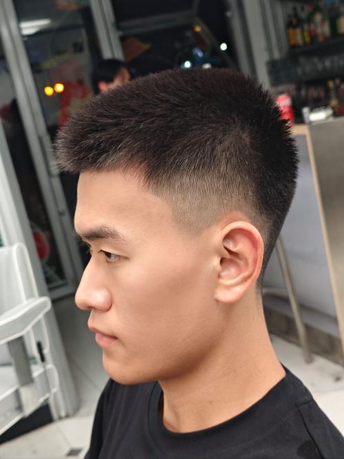 头小适合什么发型男