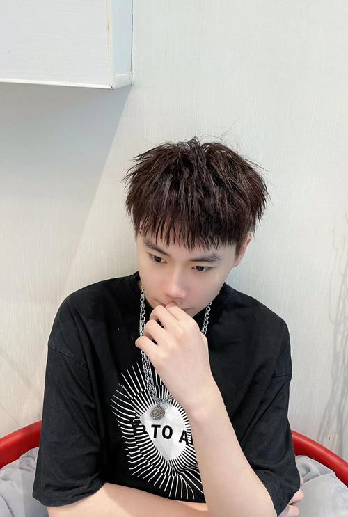 头小适合什么发型男