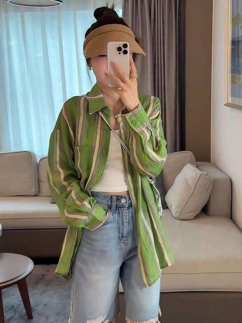 条纹外上衣怎么搭配