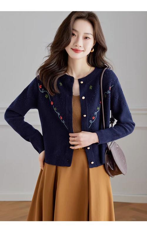 开衫羊毛外套怎么搭配