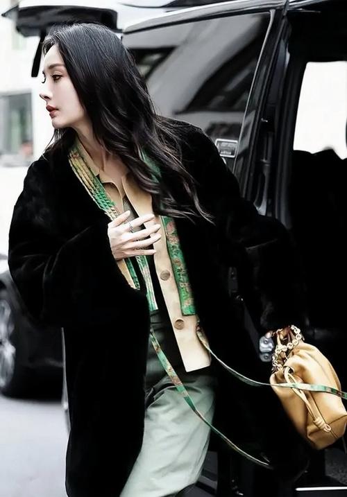 明星的穿超长风衣怎么搭配图片