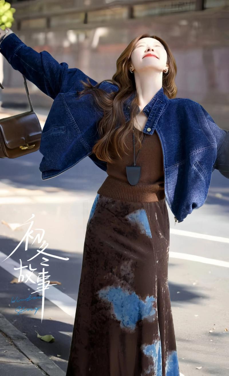 牛仔短衣服怎么搭配什么裤子