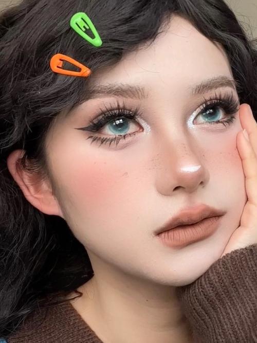 腮红跟眼影怎么搭配吗