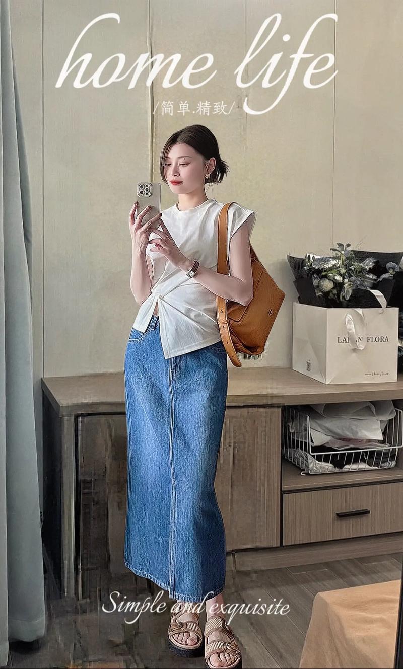 白色t恤怎么搭配裙子