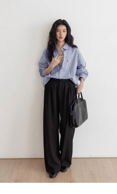 女宽松衬衫怎么搭配