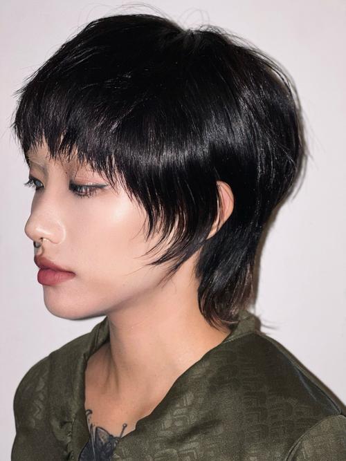 超短的头发怎么搭配衣服