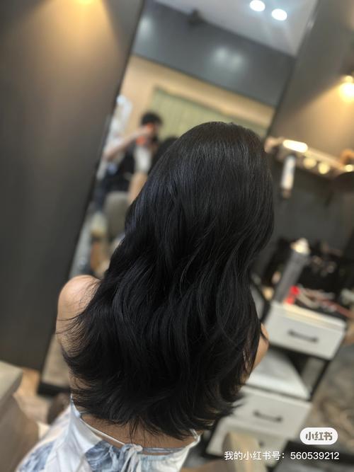 皮肤黑染什么颜色头发