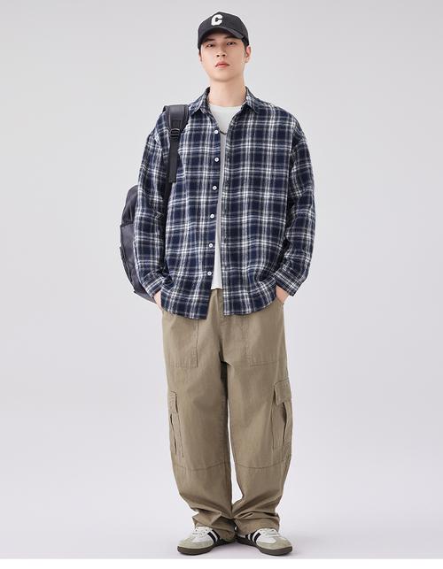 男士长款格子衬衫怎么搭配图片