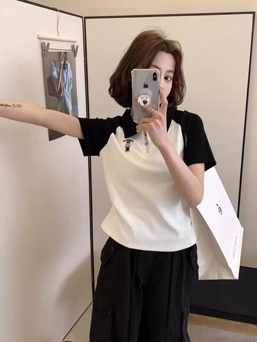 女款带领t恤怎么搭配