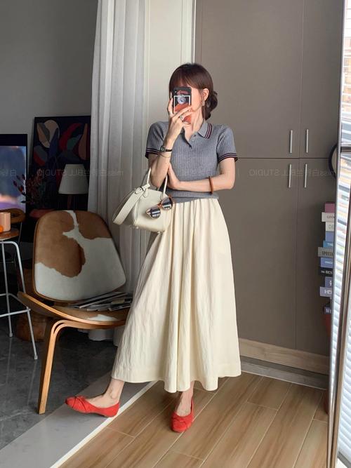 女款带领t恤怎么搭配