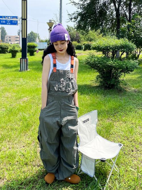 军绿色背心怎么搭配裤子