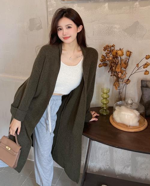 女装长款针织衫外套怎么搭配什么裤子