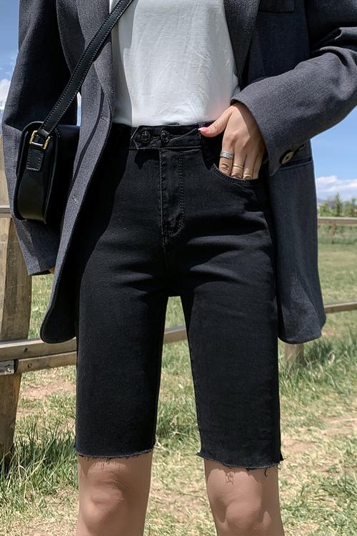 黑色5分短裤怎么搭配