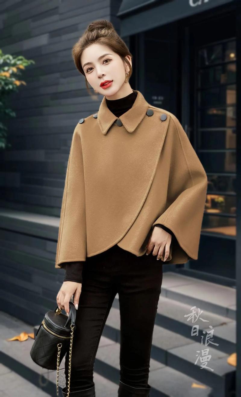 斗篷短款大衣怎么搭配什么裤子好看吗