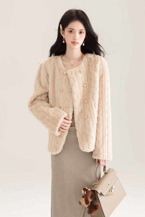 短貂皮外套怎么搭配衣服好看吗