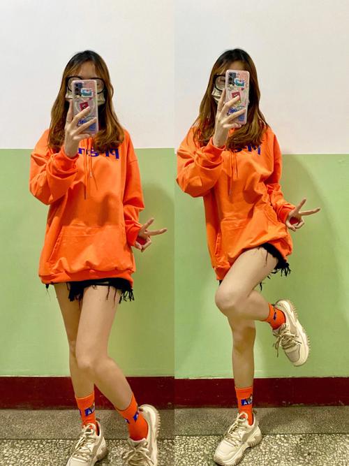 橘色卫衣配什么裤子