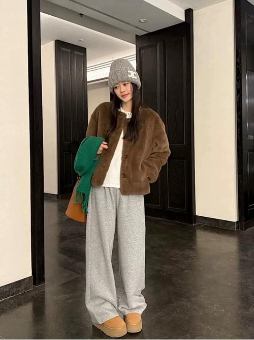 貂皮女装外套怎么搭配图片2025款