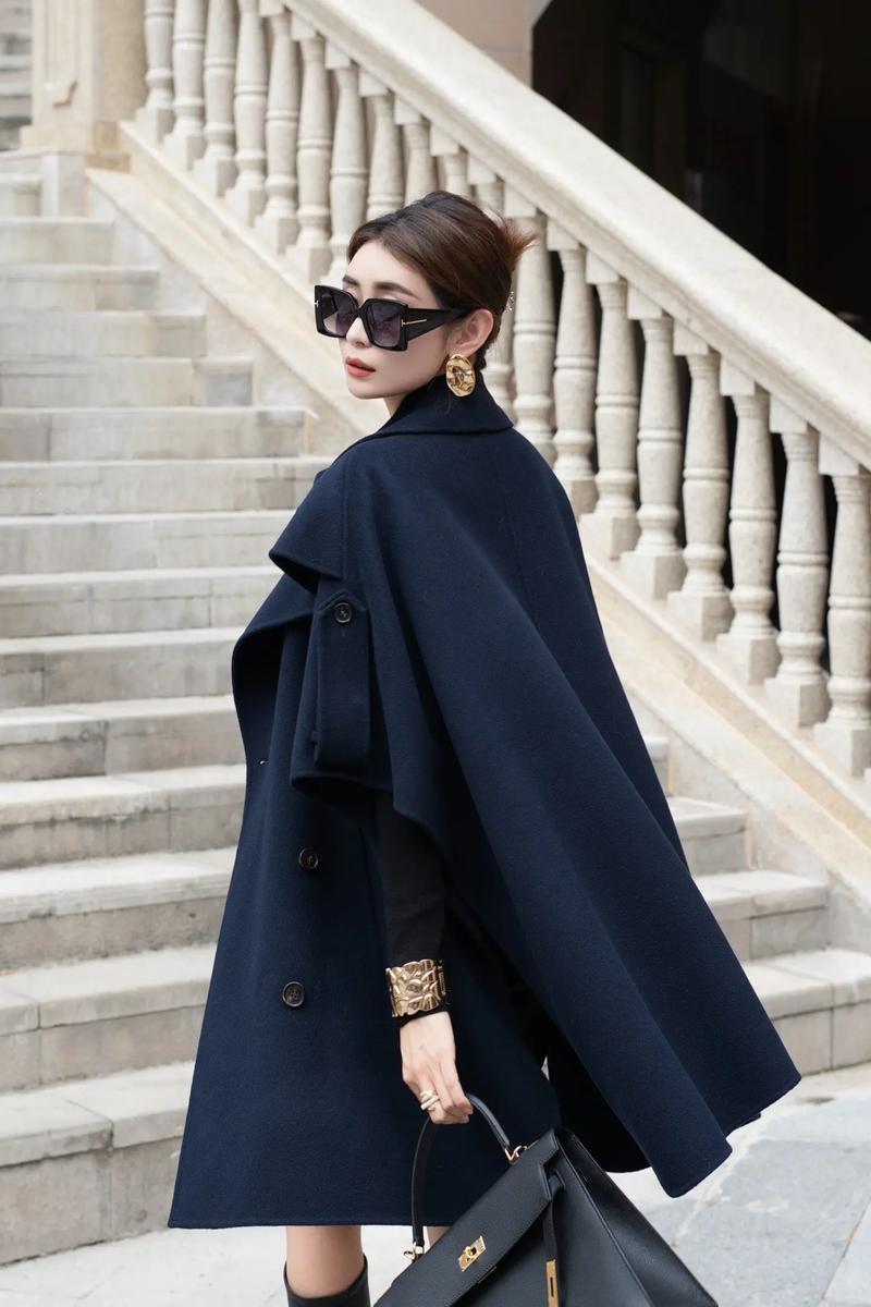 斗篷短款大衣怎么搭配什么裤子