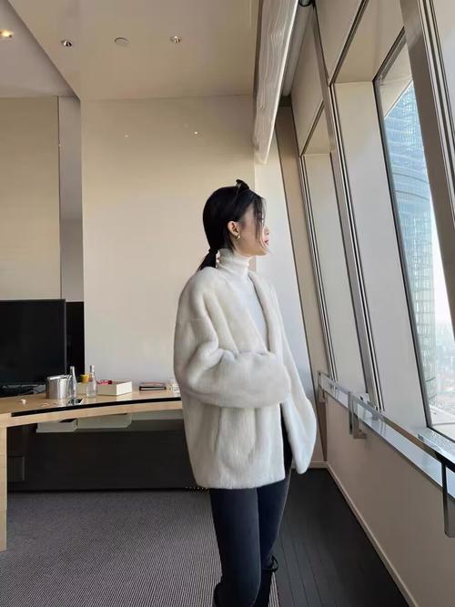 短貂皮外套怎么搭配图片2025